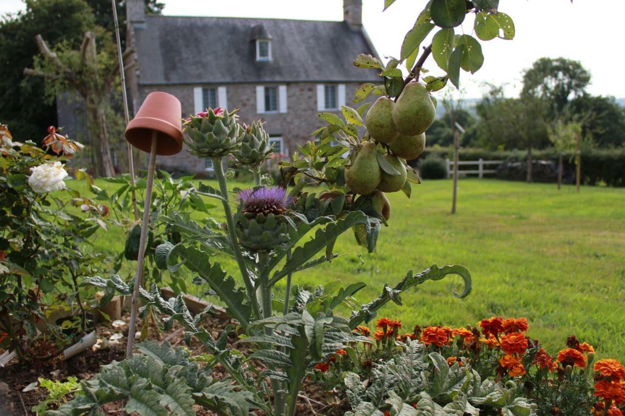 Les Goubelins Bed and Breakfast La Lande-d'Airou Buitenkant foto