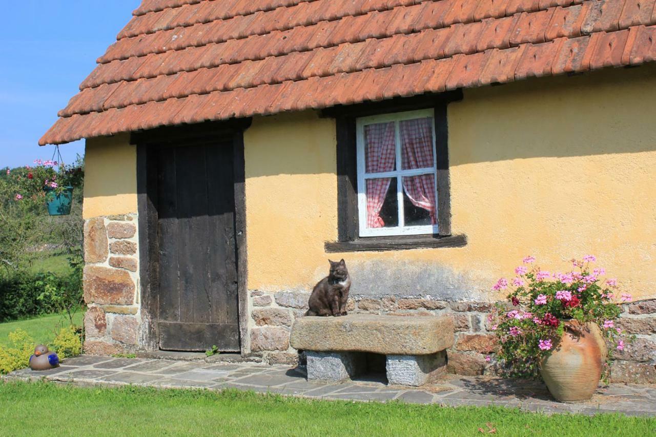 Les Goubelins Bed and Breakfast La Lande-d'Airou Buitenkant foto